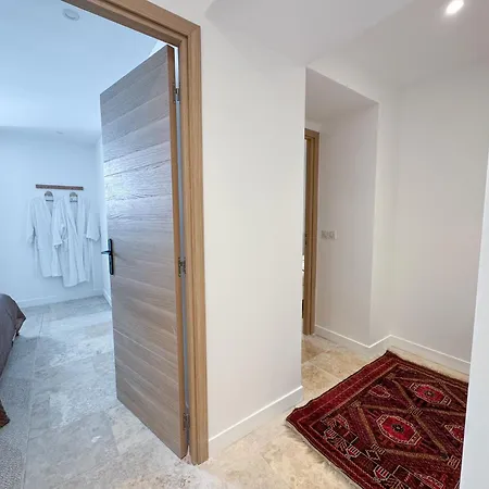 Appartement Grand Renove - Jardin Et Parking - Cz